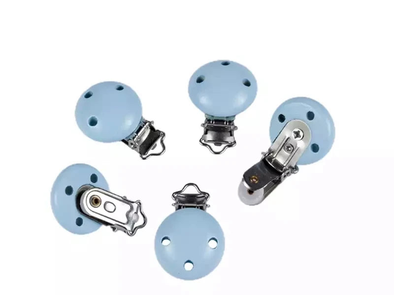 clip in legno celeste